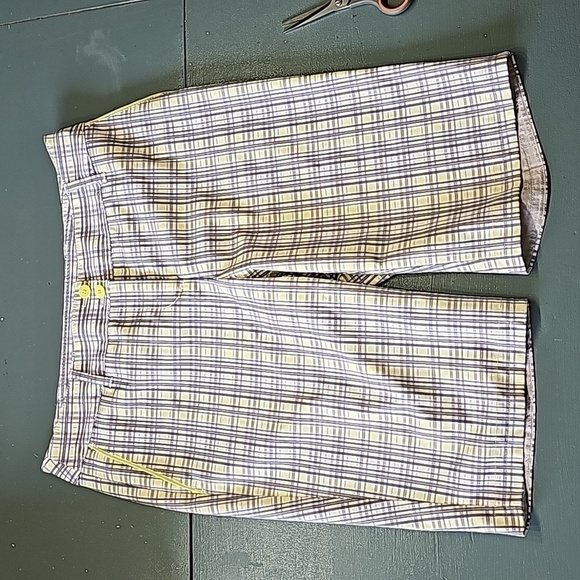 ANNIKA YELLOW AND GRAY PLAID BERMUDA SHORTS. SIZE 2. 3 POCKETS. GREAT - Picture 1 of 12
